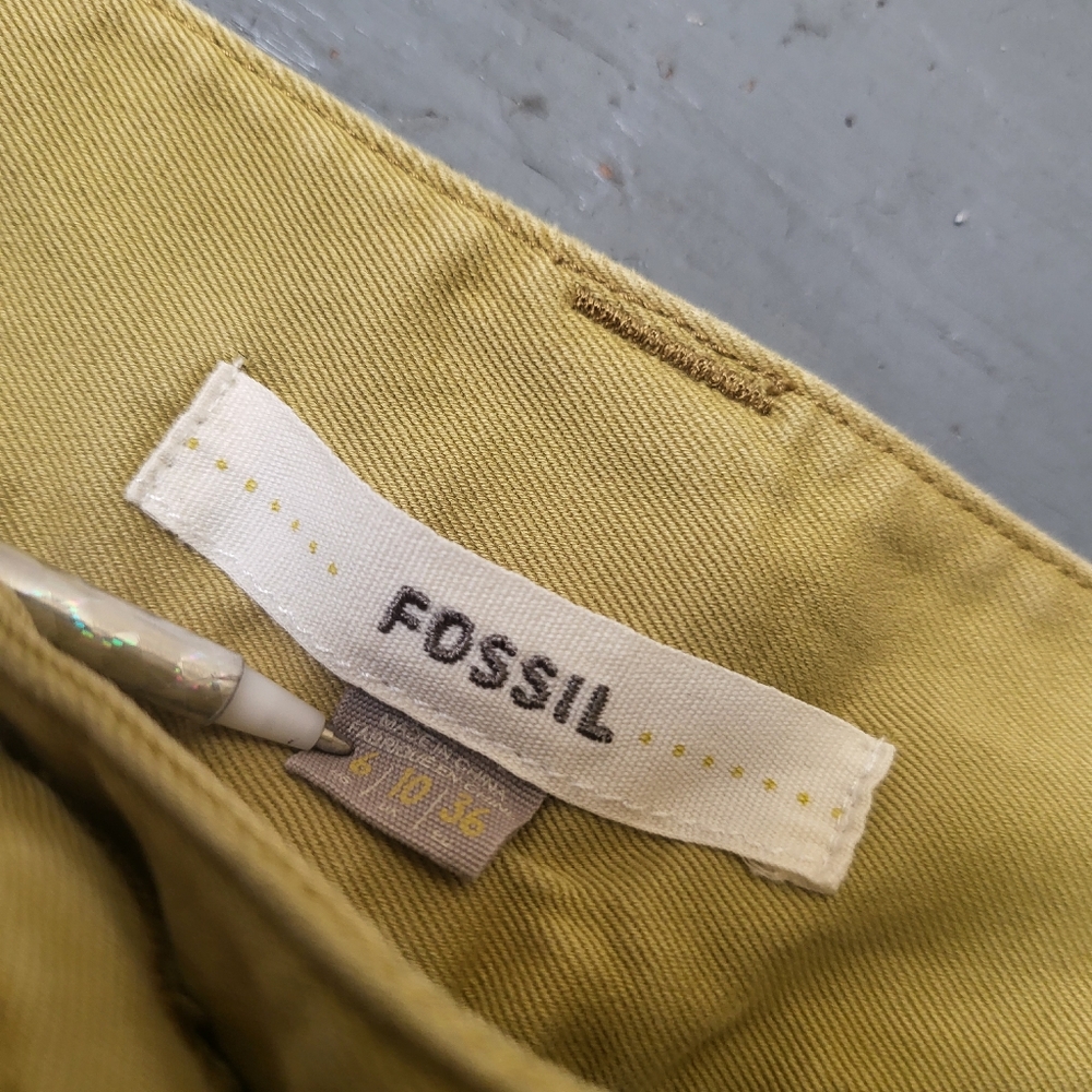 Fossil Shorts - Picture 3 of 4